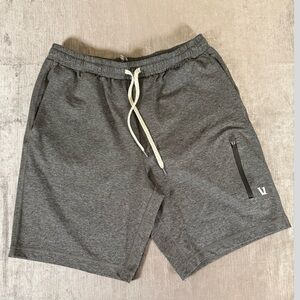 Vuori Gray Men’s Shorts Medium Zip Pockets Performance